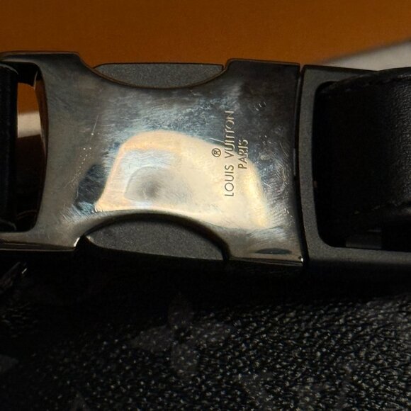 Louis Vuitton Discovery Bumbag - Picture 5 of 9